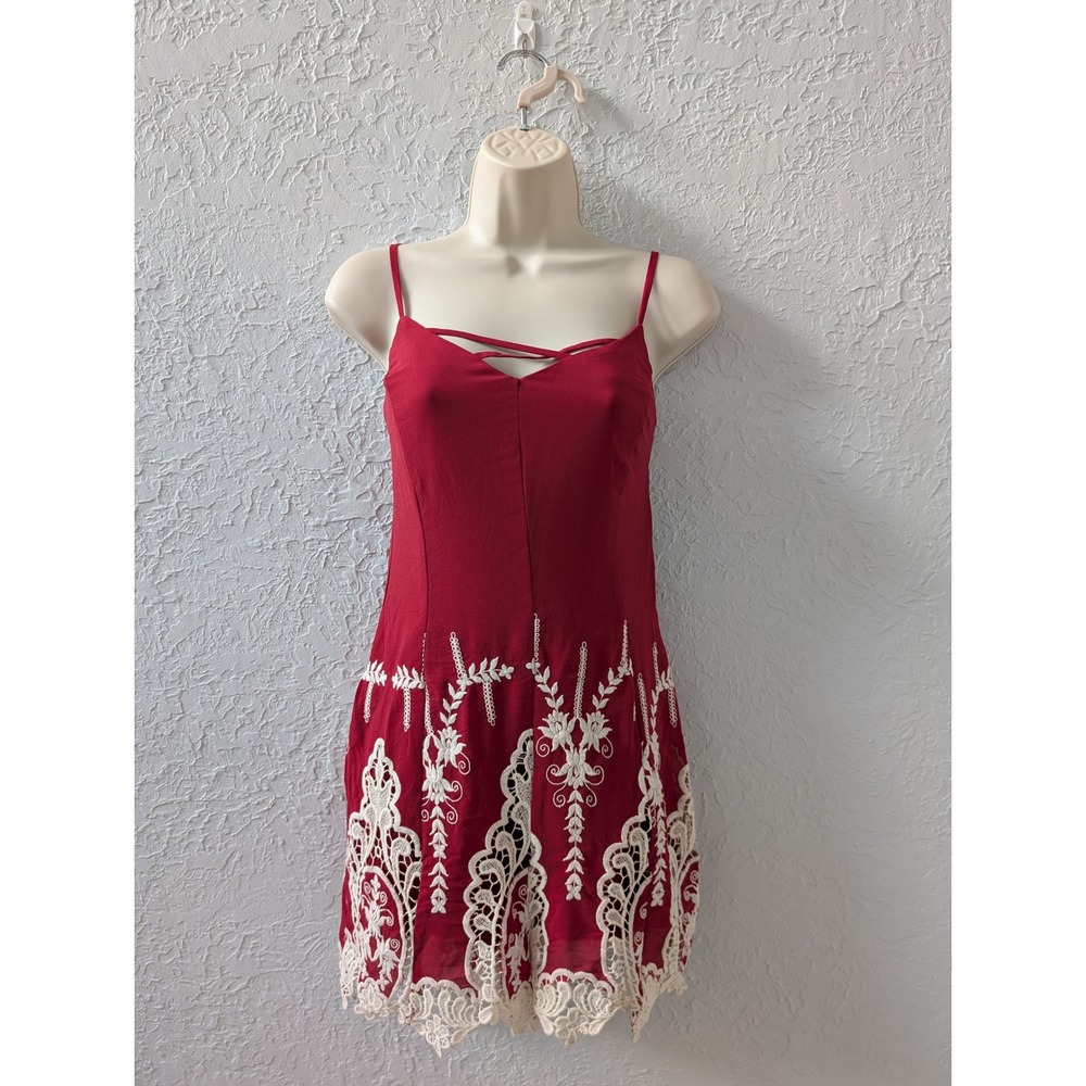 Hot & Delicious Romper Womens L Red Lace Embroidered Boho Mini